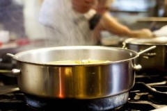 亚格燃气灶维修服务平台阐释&燃气灶精准控温技巧：轻松掌握油炸理想温度