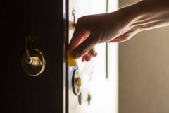 大自然防盗门400售后无忧解析(旺富防盗门钥匙打不开怎么办？快速解决方法大揭秘)